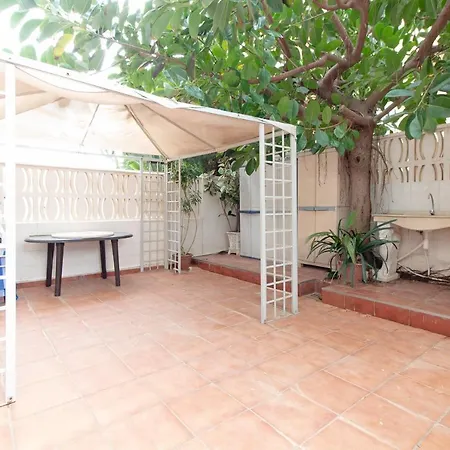 Global Properties, 2 En Apartment